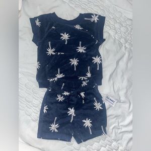 Old navy set size 6-12 M